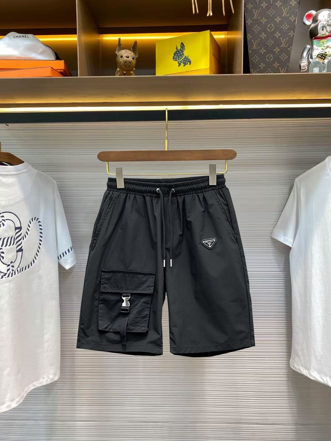 Prada 普拉达 三标齐全 2026夏季新款男士休闲短裤 高级定制面料透气面料 透气弹力舒适度极高
