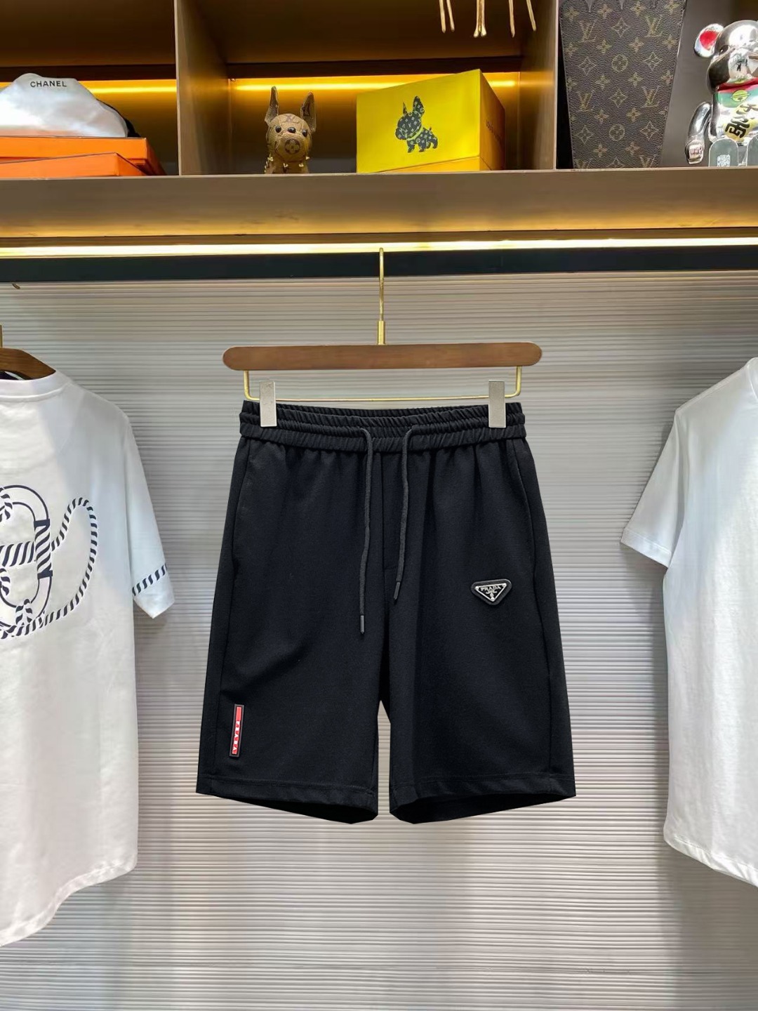 Prada 普拉达 三标齐全 2026夏季新款男士休闲短裤 高级定制面料透气面料 透气弹力舒适度极高
