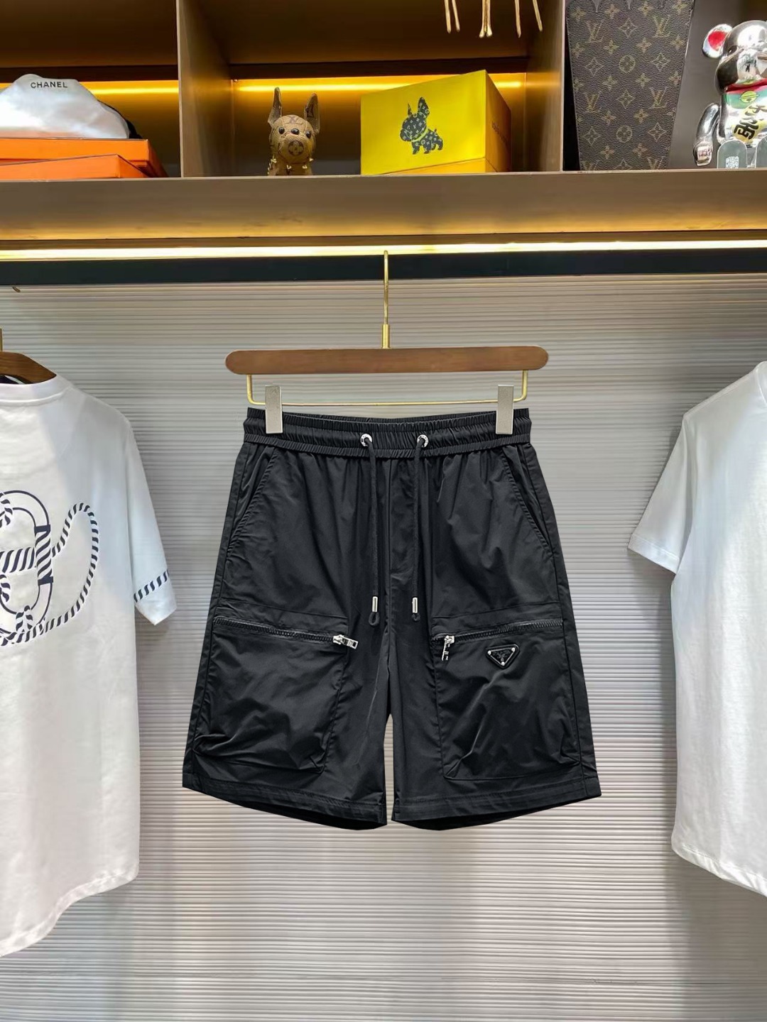 Prada 普拉达 三标齐全 2026夏季新款男士休闲短裤 高级定制面料透气面料 透气弹力舒适度极高