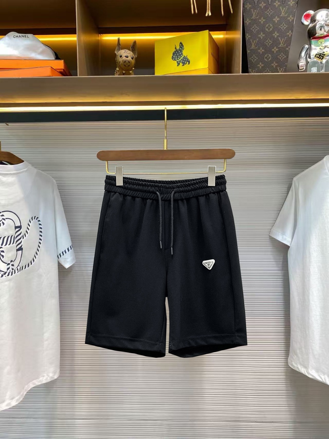 Prada 普拉达 三标齐全 2026夏季新款男士休闲短裤 高级定制面料透气面料 透气弹力舒适度极高