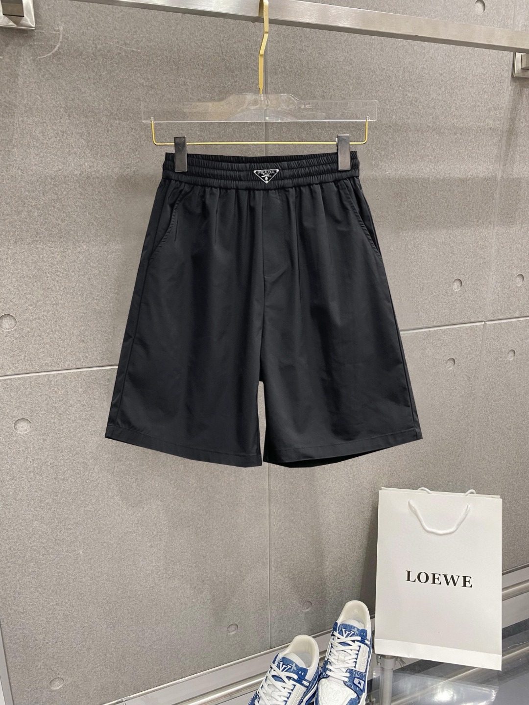 NO:776400,Prada's three-standard complete 2026 new summer men's casual shorts, advanced custom-made breathable fabrics, extremely breathable, elastic and comfortable, impeccable details, top-grade accessories, original logo design concept, delicate and soft feel!  The upper body fit is awesome!  Sizes M-XXXL, please state your height and weight when ordering, prada, shorts,19860909普拉达 三标齐全 2026夏季新款男士休闲短裤,高级定制面料透气面料 透气弹力舒适度极高,细节无可挑剔,顶级辅料配备,原版logo设计理念,手感细腻柔软！上身版型超赞！尺码M-XXXL下单报身高体重,,prada,shorts,,Men's clothing