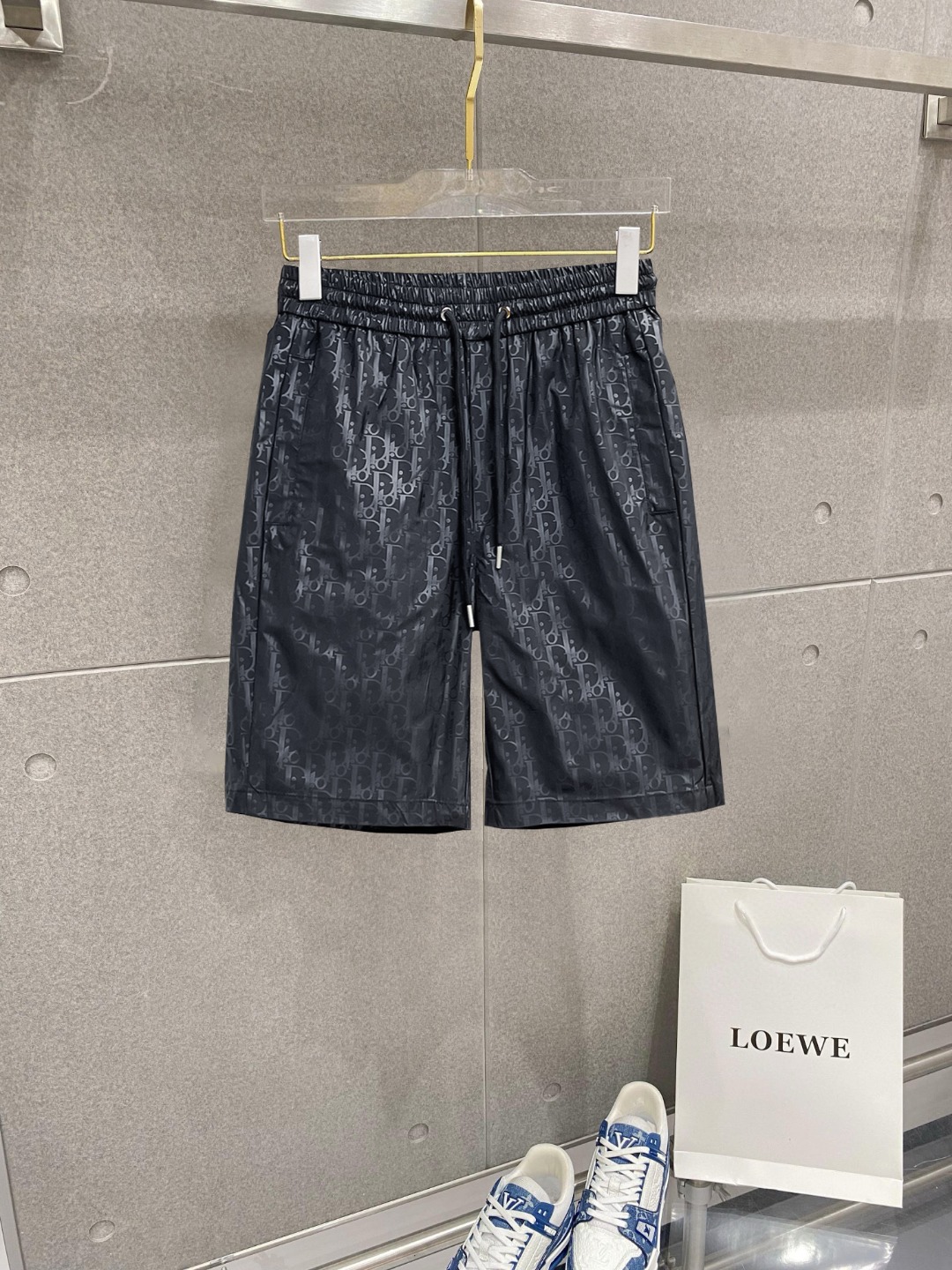NO:776347,Dior's 2026 new summer men's casual shorts with three complete standards, advanced custom-made breathable fabrics, extremely breathable, elastic and comfortable, impeccable details, top-grade accessories, original logo design concept, delicate and soft feel!  The upper body fit is awesome!  For sizes M-XXXL, please state your height and weight when ordering, dior, shorts,19860909迪奥 三标齐全 2026夏季新款男士休闲短裤,高级定制面料透气面料 透气弹力舒适度极高,细节无可挑剔,顶级辅料配备,原版logo设计理念,手感细腻柔软！上身版型超赞！尺码M-XXXL下单报身高体重,,dior,shorts,,Men's clothing