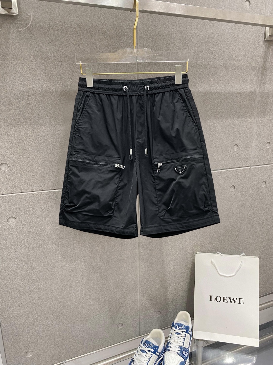 NO:776393,Prada's three-standard complete 2026 new summer men's casual shorts, advanced custom-made breathable fabrics, extremely breathable, elastic and comfortable, impeccable details, top-grade accessories, original logo design concept, delicate and soft feel!  The upper body fit is awesome!  Sizes M-XXXL, please state your height and weight when ordering, prada, shorts,19860909普拉达 三标齐全 2026夏季新款男士休闲短裤,高级定制面料透气面料 透气弹力舒适度极高,细节无可挑剔,顶级辅料配备,原版logo设计理念,手感细腻柔软！上身版型超赞！尺码M-XXXL下单报身高体重,,prada,shorts,,Men's clothing
