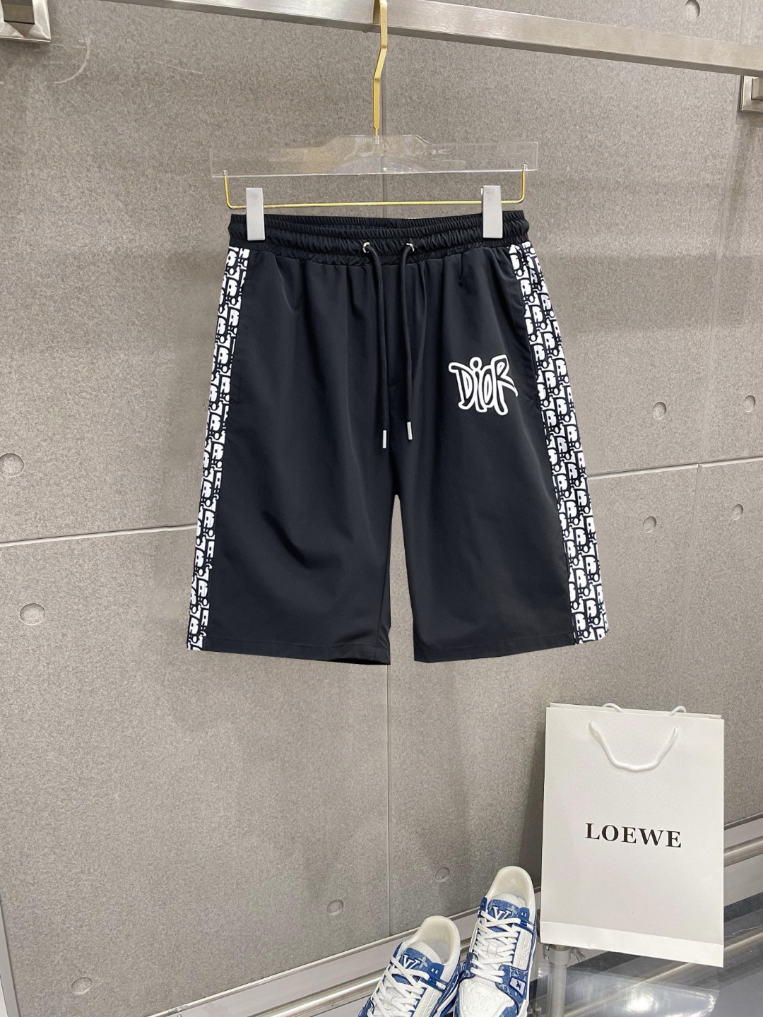 NO:776398,Dior's 2026 new summer men's casual shorts with three complete standards, advanced custom-made breathable fabrics, extremely breathable, elastic and comfortable, impeccable details, top-grade accessories, original logo design concept, delicate and soft feel!  The upper body fit is awesome!  For sizes M-XXXL, please state your height and weight when ordering, dior, shorts,19860909迪奥 三标齐全 2026夏季新款男士休闲短裤,高级定制面料透气面料 透气弹力舒适度极高,细节无可挑剔,顶级辅料配备,原版logo设计理念,手感细腻柔软！上身版型超赞！尺码M-XXXL下单报身高体重,,dior,shorts,,Men's clothing
