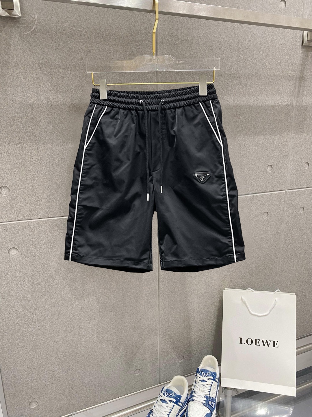 NO:776418,Prada's three-standard complete 2026 new summer men's casual shorts, advanced custom-made breathable fabrics, extremely breathable, elastic and comfortable, impeccable details, top-grade accessories, original logo design concept, delicate and soft feel!  The upper body fit is awesome!  Sizes M-XXXL, please state your height and weight when ordering, prada, shorts,19860909普拉达 三标齐全 2026夏季新款男士休闲短裤,高级定制面料透气面料 透气弹力舒适度极高,细节无可挑剔,顶级辅料配备,原版logo设计理念,手感细腻柔软！上身版型超赞！尺码M-XXXL下单报身高体重,,prada,shorts,,Men's clothing