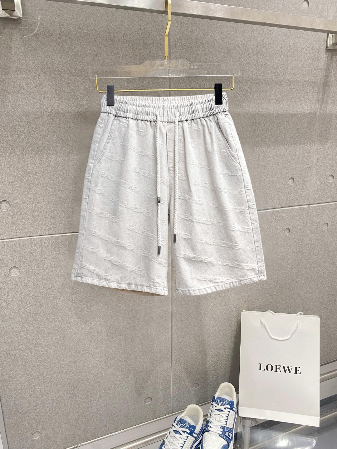 NO:776439,Balenciaga's three-standard complete 2026 summer new men's casual shorts, advanced custom-made breathable fabrics, extremely breathable, elastic and comfortable, impeccable details, top-grade accessories, original logo design concept, delicate and soft feel!  The upper body fit is awesome!  Sizes M-XXXL, please state your height and weight when ordering,,balenciaga,shorts,19860909巴黎世家 三标齐全 2026夏季新款男士休闲短裤,高级定制面料透气面料 透气弹力舒适度极高,细节无可挑剔,顶级辅料配备,原版logo设计理念,手感细腻柔软！上身版型超赞！尺码M-XXXL下单报身高体重,,balenciaga,shorts,,Men's clothing