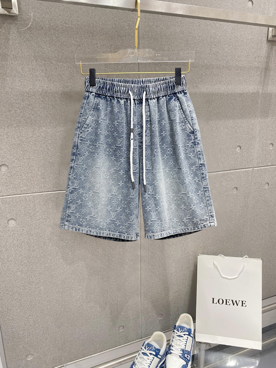 NO:776444,LV three-standard complete 2026 summer new men's casual shorts, advanced custom-made breathable fabrics, extremely breathable, elastic and comfortable, impeccable details, top-grade accessories, original logo design concept, delicate and soft feel!  The upper body fit is awesome!  Sizes M-XXXL, please state your height and weight when ordering,,louis vuitton,shorts,19860909lv 三标齐全 2026夏季新款男士休闲短裤,高级定制面料透气面料 透气弹力舒适度极高,细节无可挑剔,顶级辅料配备,原版logo设计理念,手感细腻柔软！上身版型超赞！尺码M-XXXL下单报身高体重,,louis vuitton,shorts,,Men's clothing