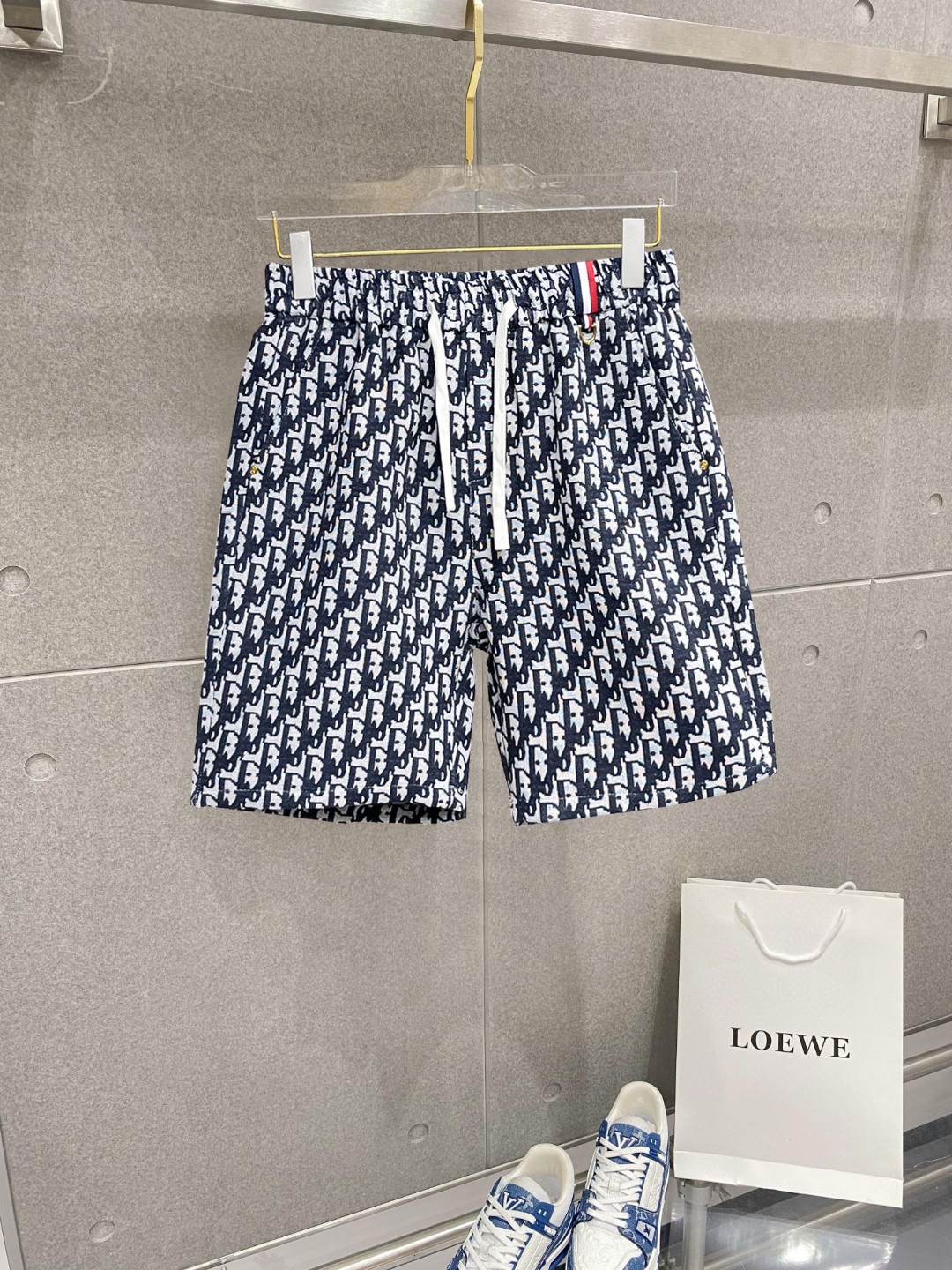NO:776449,Dior's 2026 new summer men's casual shorts with three complete standards, advanced custom-made breathable fabrics, extremely breathable, elastic and comfortable, impeccable details, top-grade accessories, original logo design concept, delicate and soft feel!  The upper body fit is awesome!  For sizes M-XXXL, please state your height and weight when ordering, dior, shorts,19860909迪奥 三标齐全 2026夏季新款男士休闲短裤,高级定制面料透气面料 透气弹力舒适度极高,细节无可挑剔,顶级辅料配备,原版logo设计理念,手感细腻柔软！上身版型超赞！尺码M-XXXL下单报身高体重,,dior,shorts,,Men's clothing