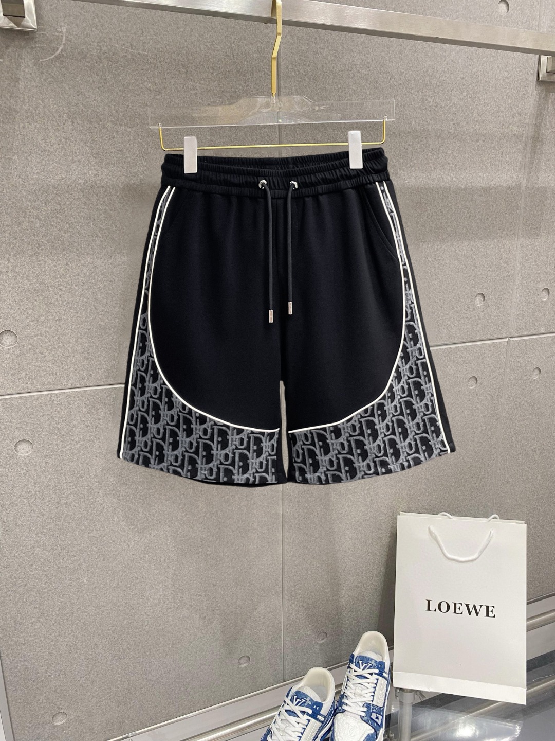 NO:776464,Dior's 2026 new summer men's casual shorts with three complete standards, advanced custom-made breathable fabrics, extremely breathable, elastic and comfortable, impeccable details, top-grade accessories, original logo design concept, delicate and soft feel!  The upper body fit is awesome!  For sizes M-XXXL, please state your height and weight when ordering, dior, shorts,19860909迪奥 三标齐全 2026夏季新款男士休闲短裤,高级定制面料透气面料 透气弹力舒适度极高,细节无可挑剔,顶级辅料配备,原版logo设计理念,手感细腻柔软！上身版型超赞！尺码M-XXXL下单报身高体重,,dior,shorts,,Men's clothing