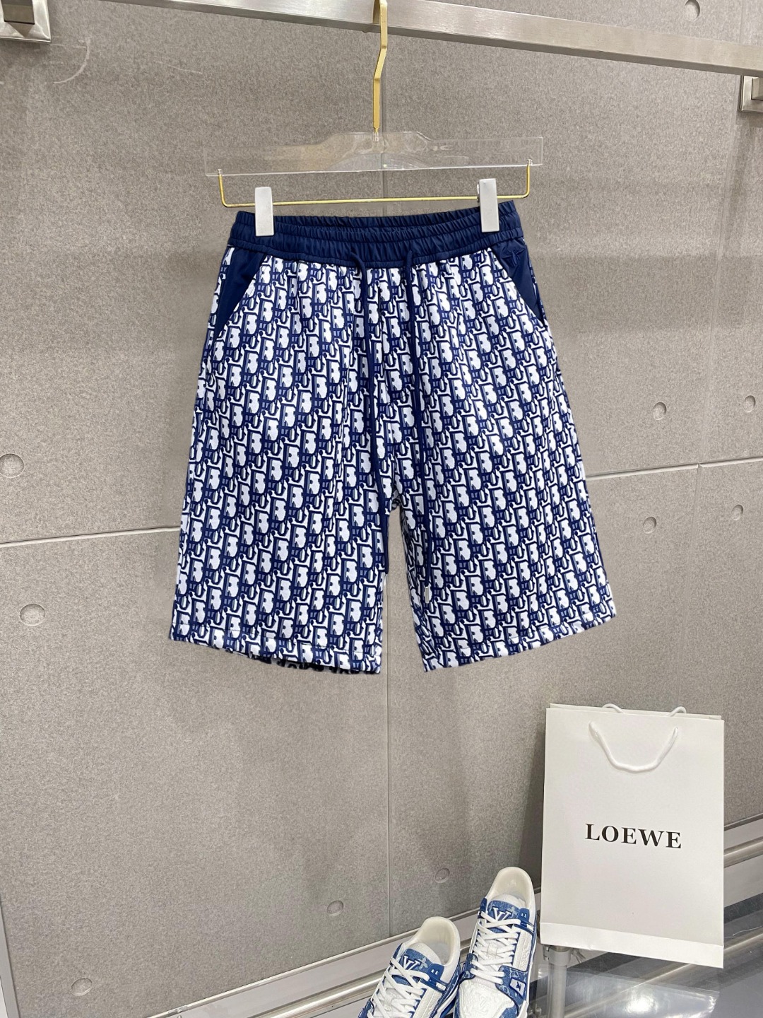 NO:776431,Dior's 2026 new summer men's casual shorts with three complete standards, advanced custom-made breathable fabrics, extremely breathable, elastic and comfortable, impeccable details, top-grade accessories, original logo design concept, delicate and soft feel!  The upper body fit is awesome!  For sizes M-XXXL, please state your height and weight when ordering, dior, shorts,19860909迪奥 三标齐全 2026夏季新款男士休闲短裤,高级定制面料透气面料 透气弹力舒适度极高,细节无可挑剔,顶级辅料配备,原版logo设计理念,手感细腻柔软！上身版型超赞！尺码M-XXXL下单报身高体重,,dior,shorts,,Men's clothing