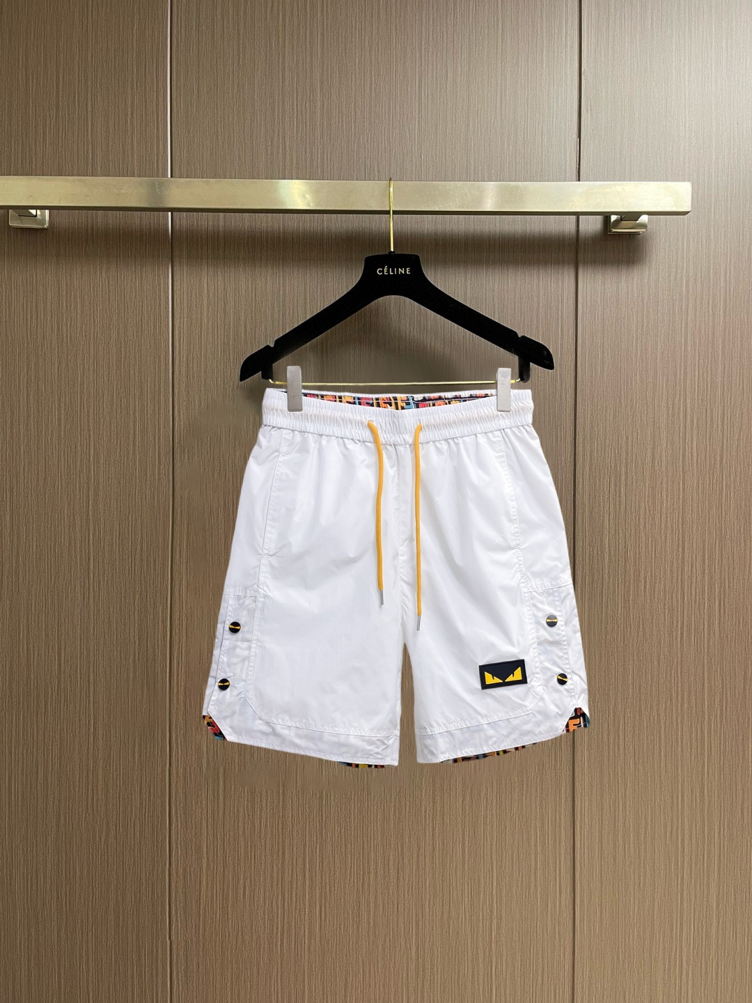 NO:847724,Fendi 2026 summer new original counter casual shorts, luxury classic brand original LOGO accessories, counter best-selling style, very comfortable to wear, low-key yet luxurious, very classy to wear. Needless to say the trousers style and tailoring, the upper body is exquisite and high-end, first-class and top-quality materials. Really palace-level casual pants. The cotton of Turkey is selected for its outstanding quality. After heavy washing, the pants are very soft!  Don't be picky, the upper body is absolutely stylish and extremely luxurious. Please quote your height and weight when ordering sizes M-3XL.,,fendi,shorts,19860909芬迪 2026夏季新款原单专柜休闲短裤,奢华经典品牌原版LOGO配饰 专柜热销款 身穿着非常舒适 低调不失奢华 穿出去非常有档次 裤型款式和裁剪亦无需多言 上身精致跃然高档一等一顶级质料 真正殿堂级的休闲裤 选用土耳其的棉花品质卓然,经过重水洗使得裤子很柔软！不挑人 上身绝对的有型 极度奢华. 尺码M-3XL下单报身高体重.,,fendi,shorts,,Men's clothing