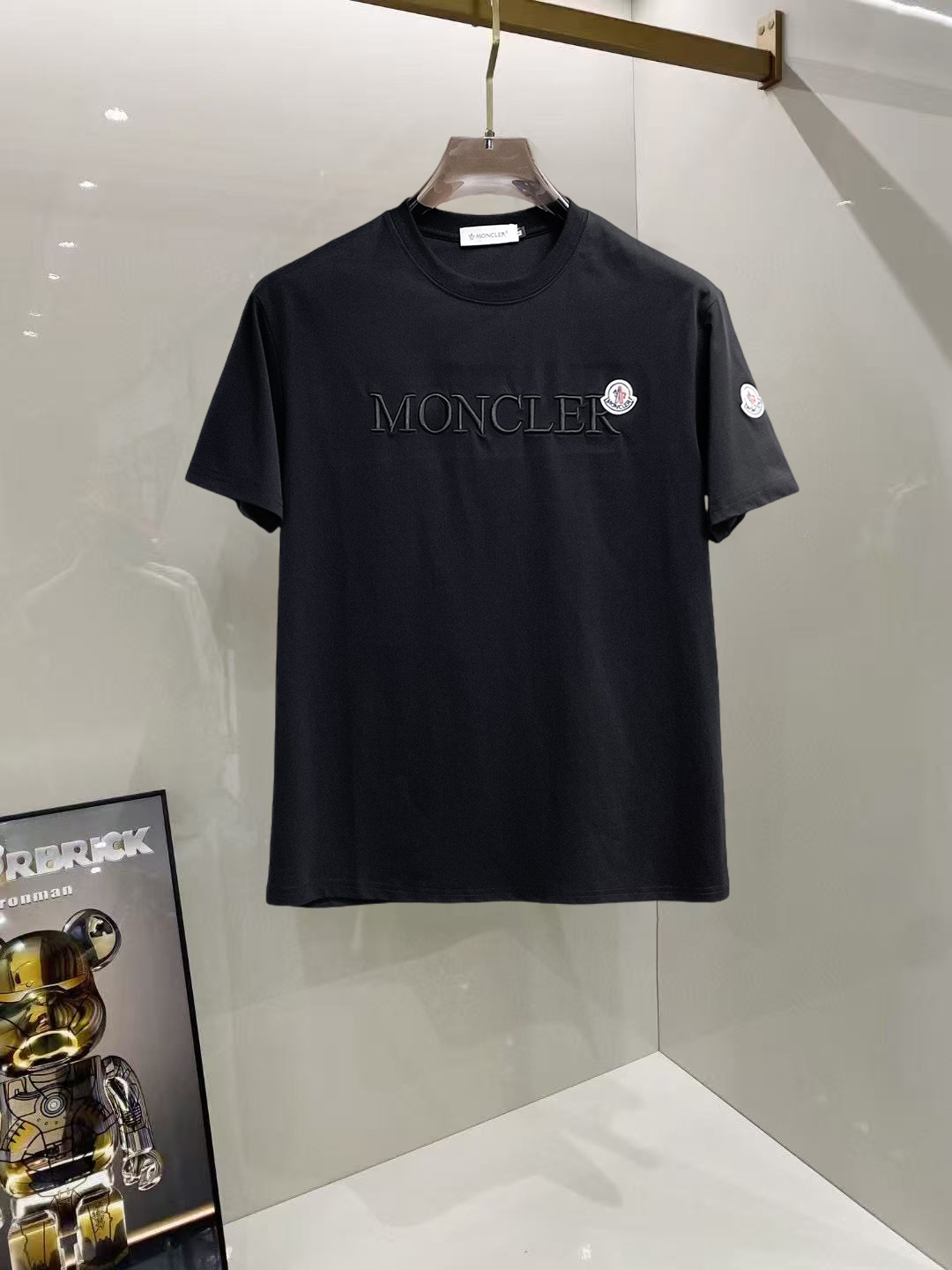 NO:929497,Mengkou 2026ss new summer release of round-neck short-sleeved T-shirts, pure cotton short-sleeved, you will feel comfortable and slim when you put it on, lazy and casual, combined with clean and simple colors, it is particularly attractive and suitable for daily wear~ We introduce sports items decorated with vibrant prints, fashionable and quality life!  Size M-3XL,,Moncler,T-shirt,tees,t-shirt,19860909蒙口 2026ss夏季新款发布圆领短袖T恤,纯棉短袖,穿上就是舒适自在又显瘦的存在,慵懒而随性,结合干净简单的色系就特别耐看,适合日常穿着~倾情推出缀饰活力印花的运动单品,时尚品质生活！ 尺码M-3XL,,Moncler,T-shirt,tees，t-shirt,,Men's clothing