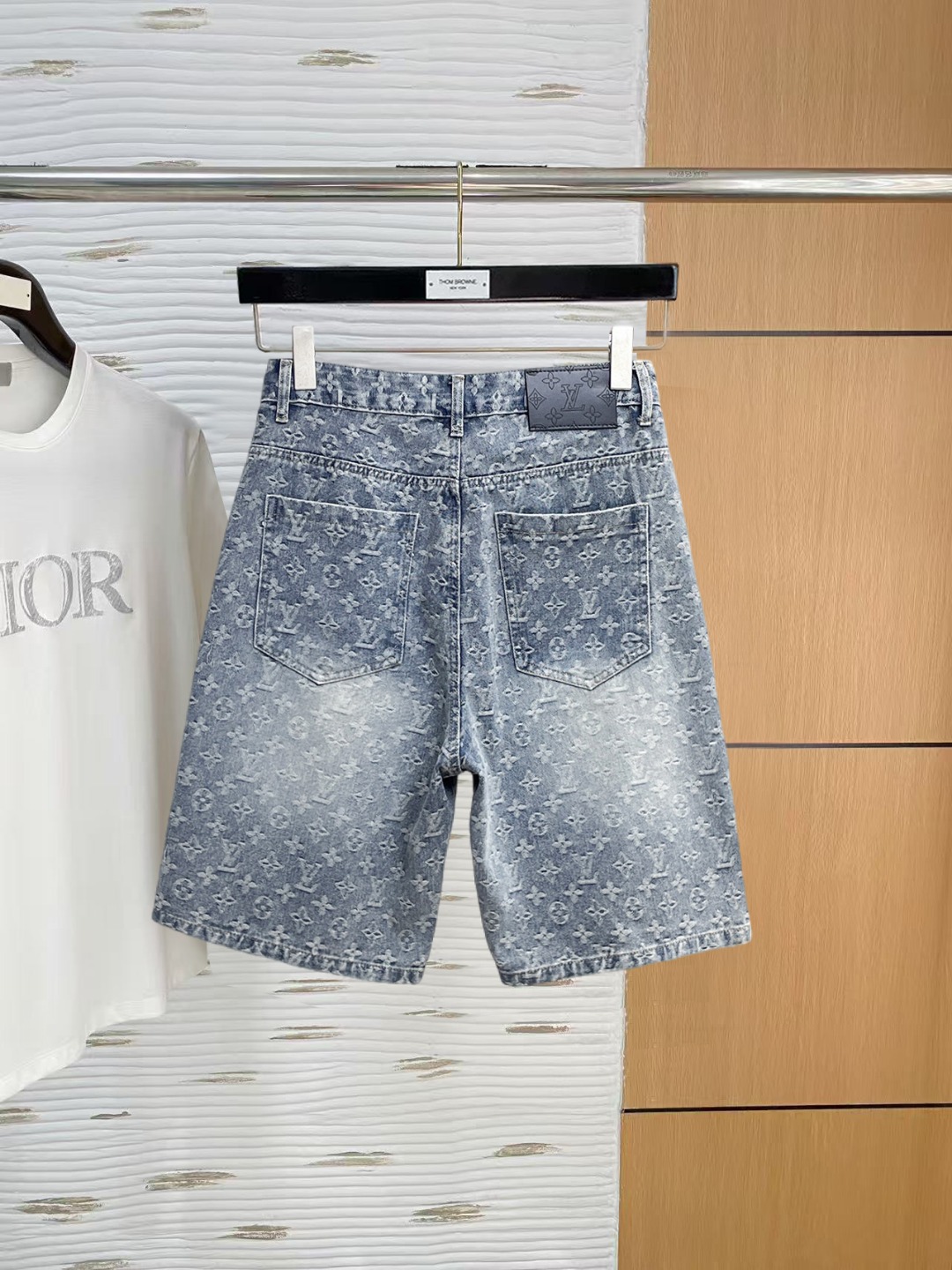 Louis Vuitton LV 货品 牛仔短裤 牛仔短裤 重工打造 品牌 LOGO设计 三标齐全 五金辅料
