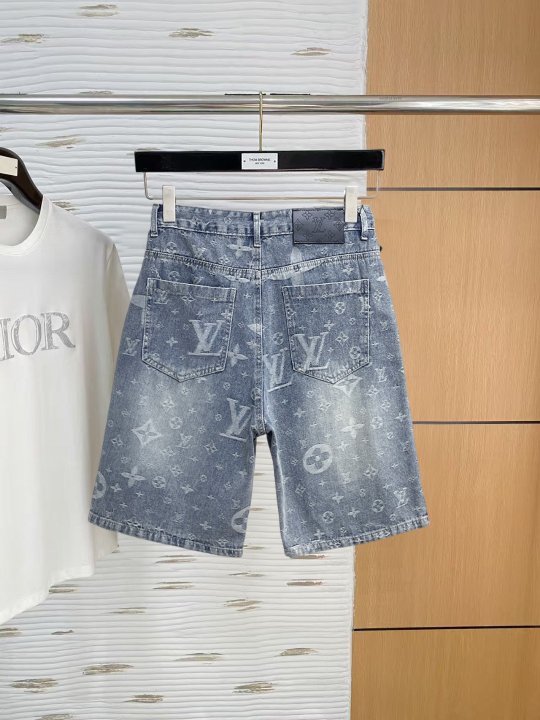 Louis Vuitton LV 货品 牛仔短裤 牛仔短裤 重工打造 品牌 LOGO设计 三标齐全 五金辅料