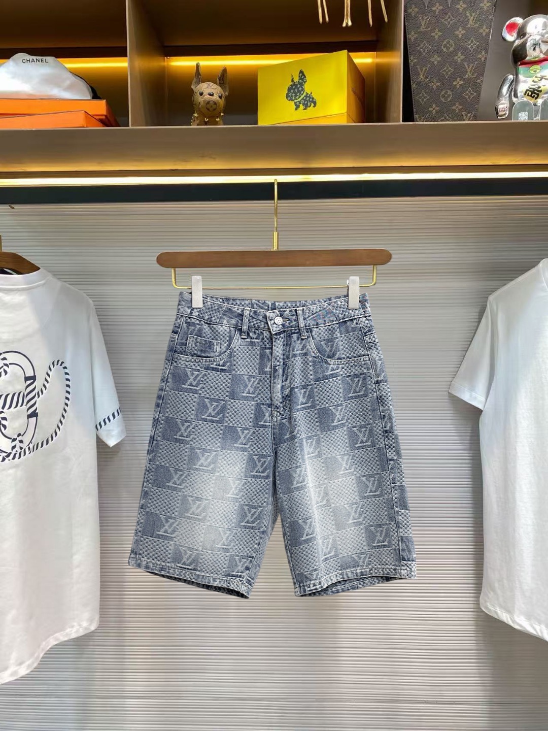 Louis Vuitton LV 货品 牛仔短裤 牛仔短裤 重工打造 品牌 LOGO设计 三标齐全 五金辅料