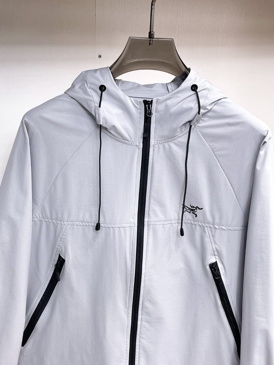 Arc'teryx 始祖鸟 2026夏季防晒衣夏季旅游出行 海外 同步 轻薄高品质面料奢华高级定制 任何人都可以轻松驾驭