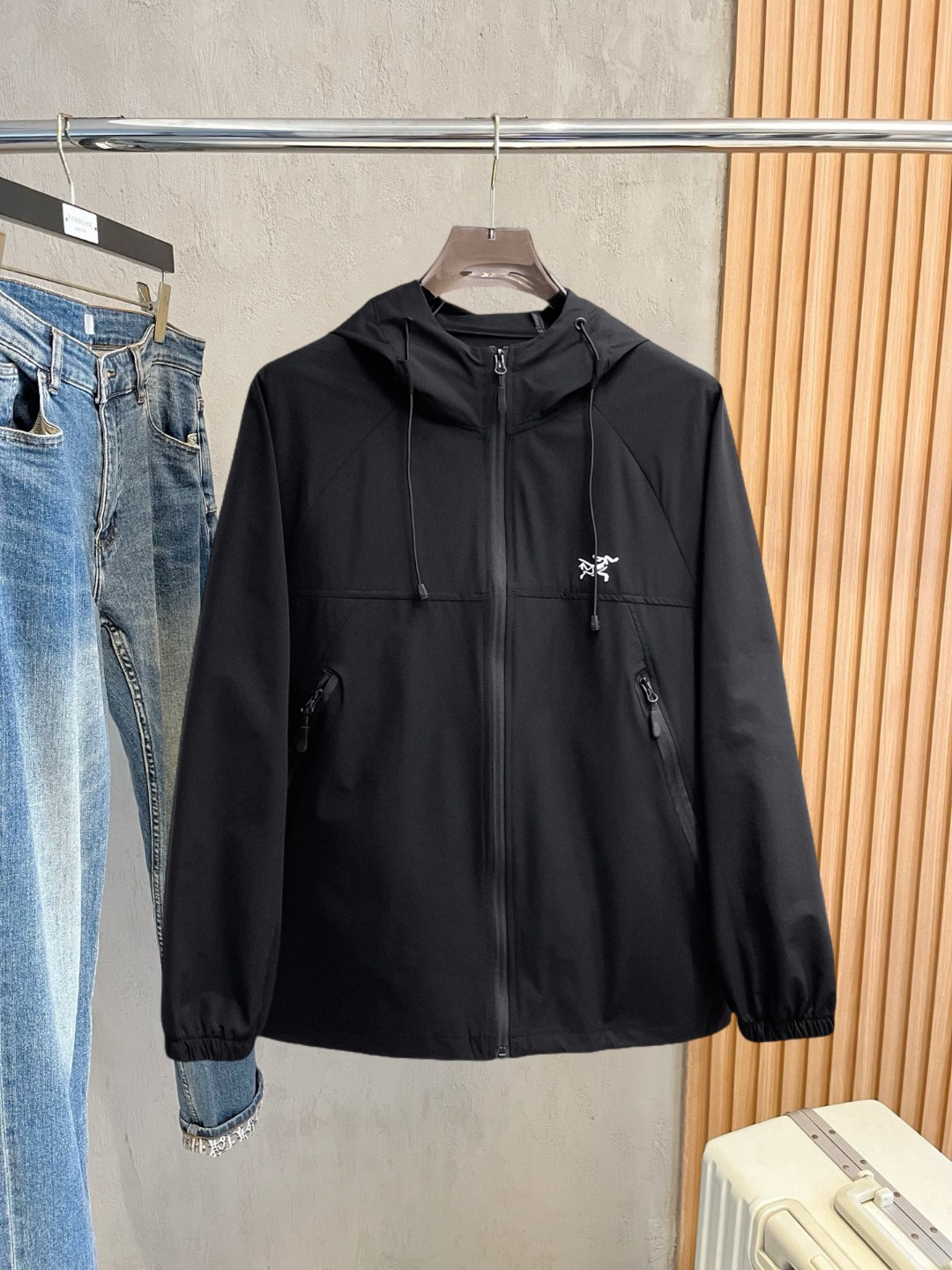 Arc'teryx 始祖鸟 2026夏季防晒衣夏季旅游出行 海外 同步 轻薄高品质面料奢华高级定制 任何人都可以轻松驾驭