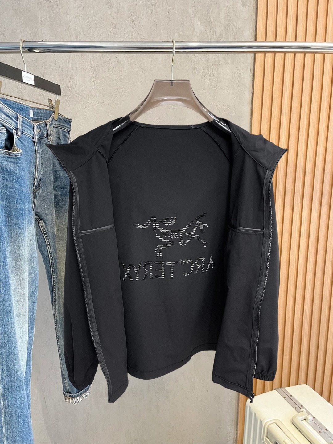 Arc'teryx 始祖鸟 2026夏季防晒衣夏季旅游出行 海外 同步 轻薄高品质面料奢华高级定制 任何人都可以轻松驾驭