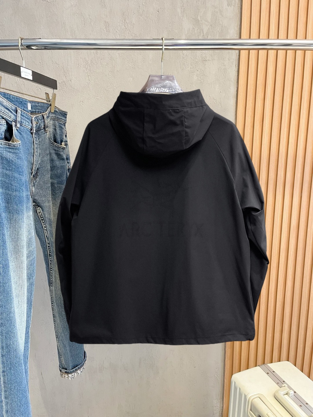 Arc'teryx 始祖鸟 2026夏季防晒衣夏季旅游出行 海外 同步 轻薄高品质面料奢华高级定制 任何人都可以轻松驾驭