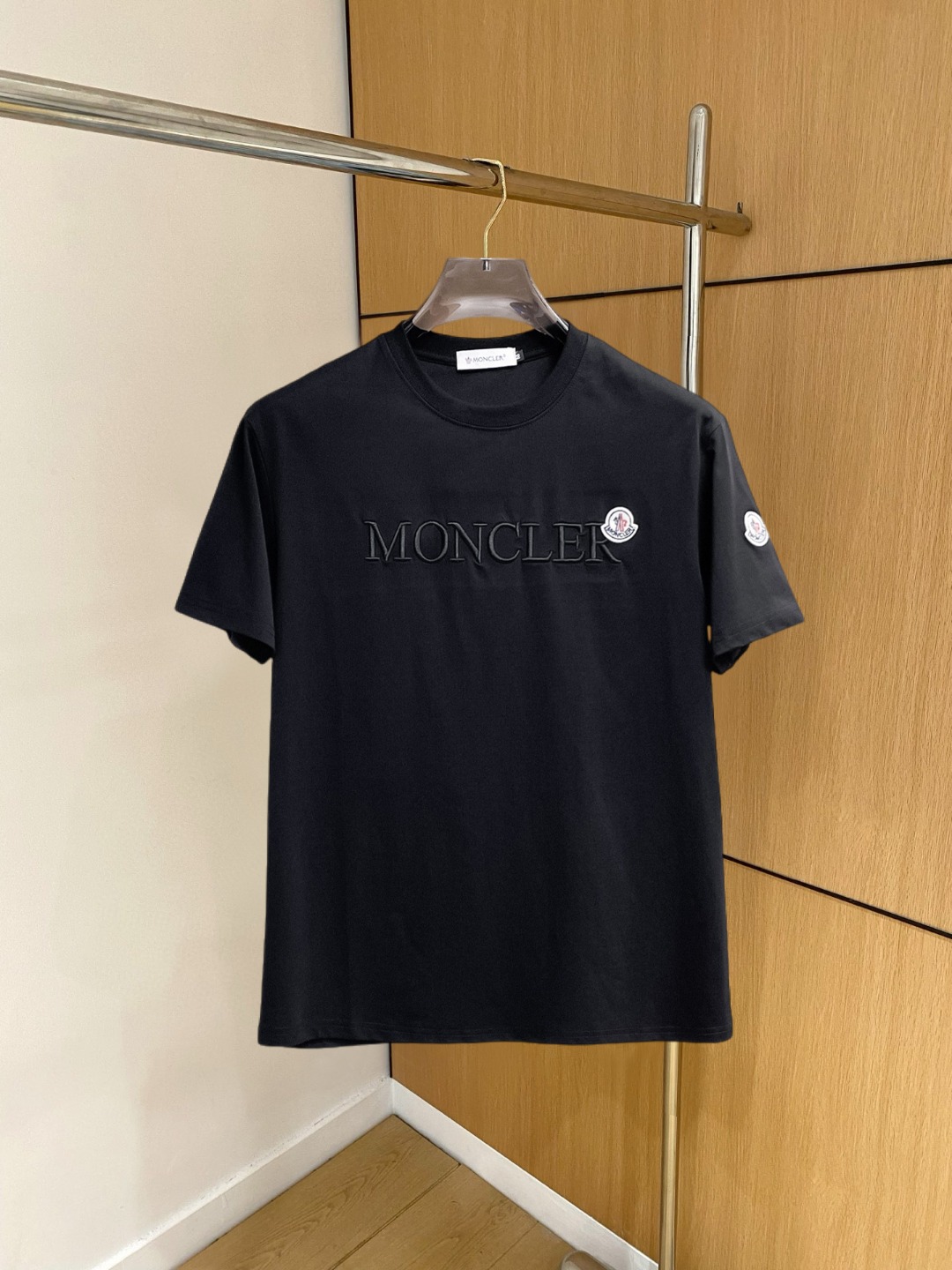 NO:833381,Mengkou 2026ss new summer release of round-neck short-sleeved T-shirts, pure cotton short-sleeved, you will feel comfortable and slim when you put it on, lazy and casual, combined with clean and simple colors, it is particularly attractive and suitable for daily wear~ We introduce sports items decorated with vibrant prints, fashionable and quality life!  Size M-3XL,,Moncler,T-shirt,tees,t-shirt,19860909蒙口 2026ss夏季新款发布圆领短袖T恤,纯棉短袖,穿上就是舒适自在又显瘦的存在,慵懒而随性,结合干净简单的色系就特别耐看,适合日常穿着~倾情推出缀饰活力印花的运动单品,时尚品质生活！ 尺码M-3XL,,Moncler,T-shirt,tees，t-shirt,,Men's clothing