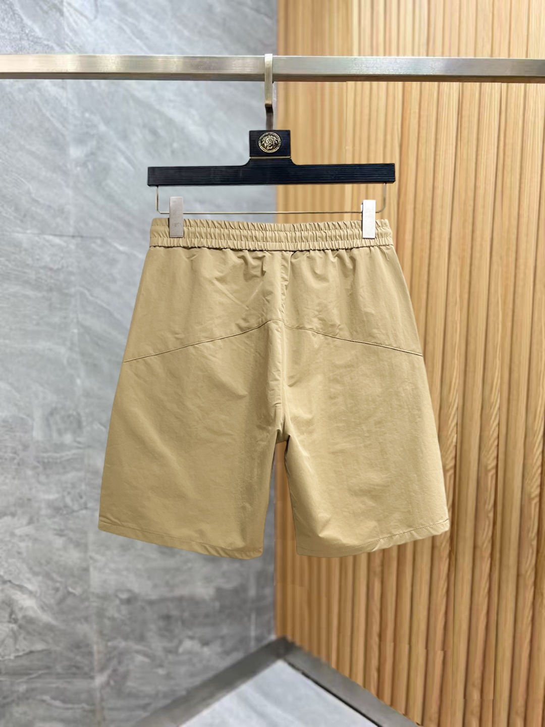 NO:876099,Arc'teryx 2026 summer new original counter casual shorts, luxury classic brand original LOGO accessories, counter best-selling model, very comfortable to wear, low-key yet luxurious, very classy to wear. Needless to say the trousers style and tailoring, the upper body is exquisite and high-end, first-class and top-quality materials. Really palace-level casual pants. The cotton of Turkey is of outstanding quality. After heavy washing, the pants are very soft!  Don't be picky, the upper body is absolutely stylish and extremely luxurious. Please state your height and weight when placing an order for sizes M-3XL.,arc'teryx,shorts,19860909始祖鸟 2026夏季新款原单专柜休闲短裤,奢华经典品牌原版LOGO配饰 专柜热销款 身穿着非常舒适 低调不失奢华 穿出去非常有档次 裤型款式和裁剪亦无需多言 上身精致跃然高档一等一顶级质料 真正殿堂级的休闲裤 选用土耳其的棉花品质卓然,经过重水洗使得裤子很柔软！不挑人 上身绝对的有型 极度奢华. 尺码M-3XL下单报身高体重.,arc'teryx,shorts,,Men's clothing