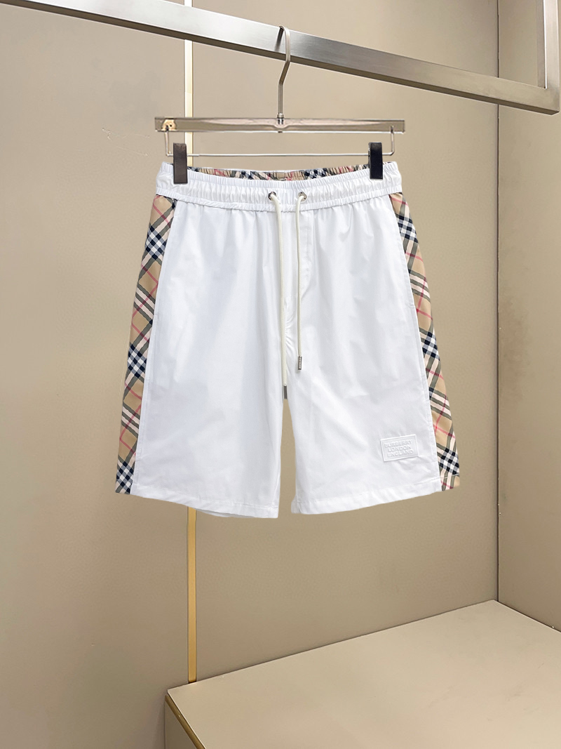 NO:843313,Burberry 2026 summer new original counter casual shorts, luxury classic brand original LOGO accessories, counter best-selling model. Very comfortable to wear, low-key yet luxurious, very classy to wear. Needless to say the trousers style and tailoring. The upper body is exquisite and high-end, first-class and top-quality materials. Really palace-level casual pants. The cotton of Turkey is selected for its outstanding quality. After heavy washing, the pants are very soft!  Don't be picky. The upper body is absolutely stylish and extremely luxurious. Please quote your height and weight when ordering sizes M-3XL.,,burberry,shorts,19860909巴宝莉 2026夏季新款原单专柜休闲短裤,奢华经典品牌原版LOGO配饰 专柜热销款 身穿着非常舒适 低调不失奢华 穿出去非常有档次 裤型款式和裁剪亦无需多言 上身精致跃然高档一等一顶级质料 真正殿堂级的休闲裤 选用土耳其的棉花品质卓然,经过重水洗使得裤子很柔软！不挑人 上身绝对的有型 极度奢华. 尺码M-3XL下单报身高体重.,,burberry,shorts,,Men's clothing