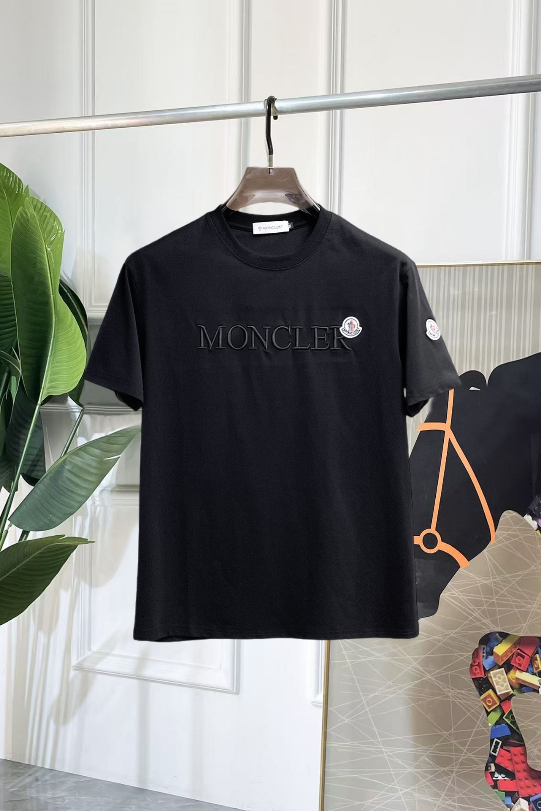 NO:843209,Mengkou 2026ss new summer release of round-neck short-sleeved T-shirts, pure cotton short-sleeved, you will feel comfortable and slim when you put it on, lazy and casual, combined with clean and simple colors, it is particularly attractive and suitable for daily wear~ We introduce sports items decorated with vibrant prints, fashionable and quality life!  Size M-3XL,,Moncler,T-shirt,tees,t-shirt,19860909蒙口 2026ss夏季新款发布圆领短袖T恤,纯棉短袖,穿上就是舒适自在又显瘦的存在,慵懒而随性,结合干净简单的色系就特别耐看,适合日常穿着~倾情推出缀饰活力印花的运动单品,时尚品质生活！ 尺码M-3XL,,Moncler,T-shirt,tees，t-shirt,,Men's clothing