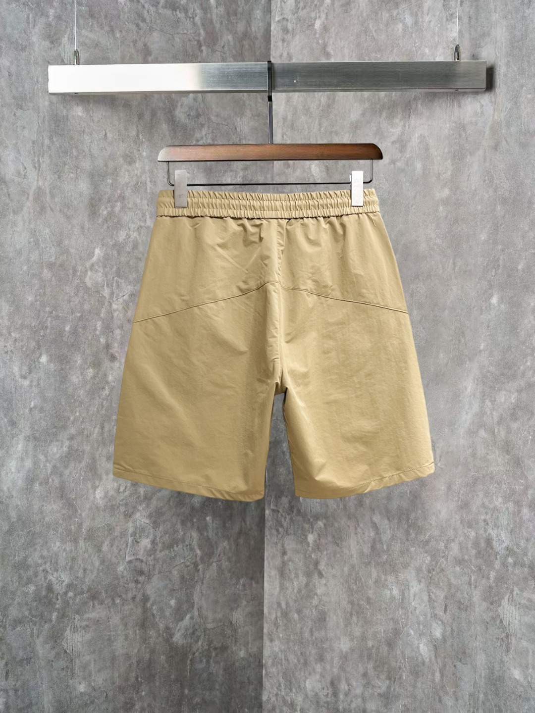 NO:845870,Arc'teryx 2026 summer new original counter casual shorts, luxury classic brand original LOGO accessories, counter best-selling model, very comfortable to wear, low-key yet luxurious, very classy to wear. Needless to say the trousers style and tailoring, the upper body is exquisite and high-end, first-class and top-quality materials. Really palace-level casual pants. The cotton of Turkey is of outstanding quality. After heavy washing, the pants are very soft!  Don't be picky, the upper body is absolutely stylish and extremely luxurious. Please state your height and weight when placing an order for sizes M-3XL.,arc'teryx,shorts,19860909始祖鸟 2026夏季新款原单专柜休闲短裤,奢华经典品牌原版LOGO配饰 专柜热销款 身穿着非常舒适 低调不失奢华 穿出去非常有档次 裤型款式和裁剪亦无需多言 上身精致跃然高档一等一顶级质料 真正殿堂级的休闲裤 选用土耳其的棉花品质卓然,经过重水洗使得裤子很柔软！不挑人 上身绝对的有型 极度奢华. 尺码M-3XL下单报身高体重.,arc'teryx,shorts,,Men's clothing
