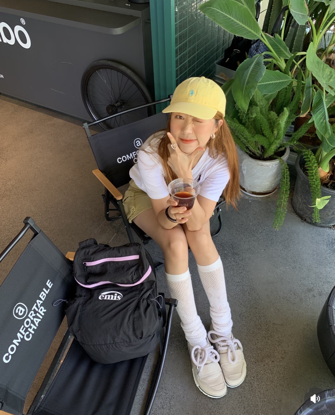 78💰 款号#1501
emis百搭双肩背包尼龙布旅行学生书包轻便大容量背包
颜色:黑色 米黄
尺寸:33×12×42cm