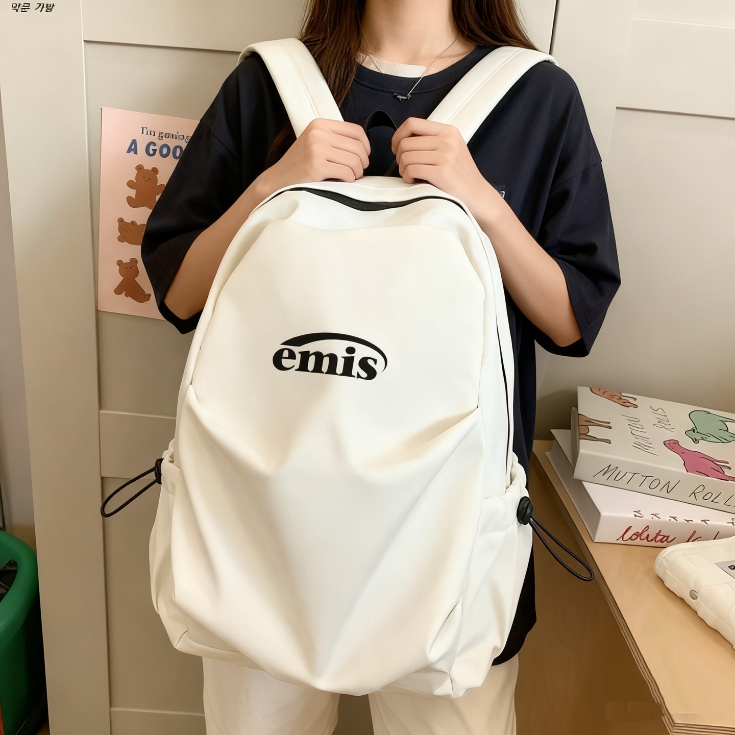 78💰 款号#1601
emis百搭双肩背包尼龙布旅行学生书包大容量背包
颜色:黑色 米白
尺寸:33×12×42cm