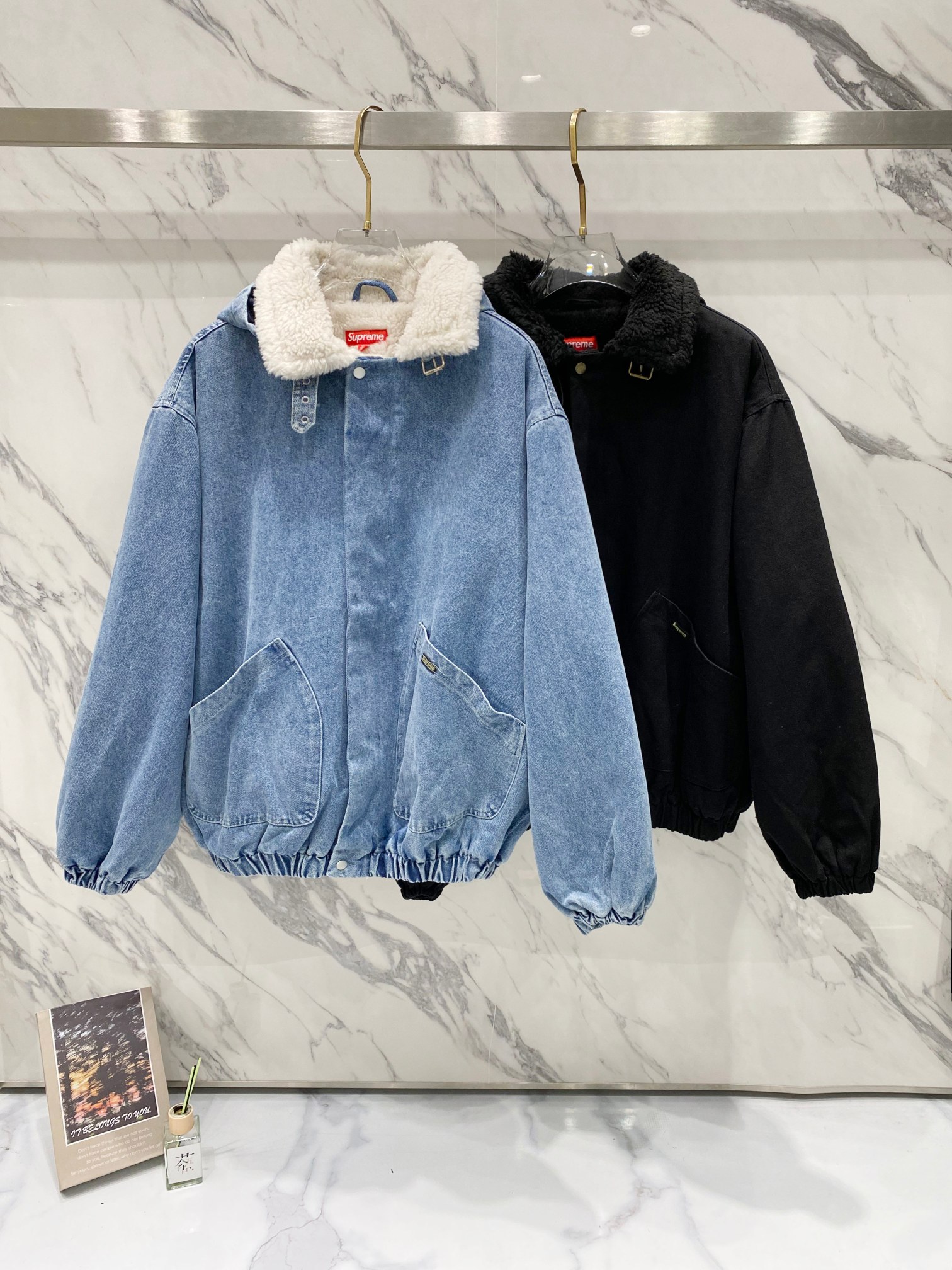 P300 Supreme FW24 WEEK6 Faux Shearling Lined Bomber Jacket 牛仔羊羔毛 夹克 外套 男女同款 最帅牛仔棉服 帽子可脱卸 里面羊羔毛订制染色 毛体颜色一致 克重高…