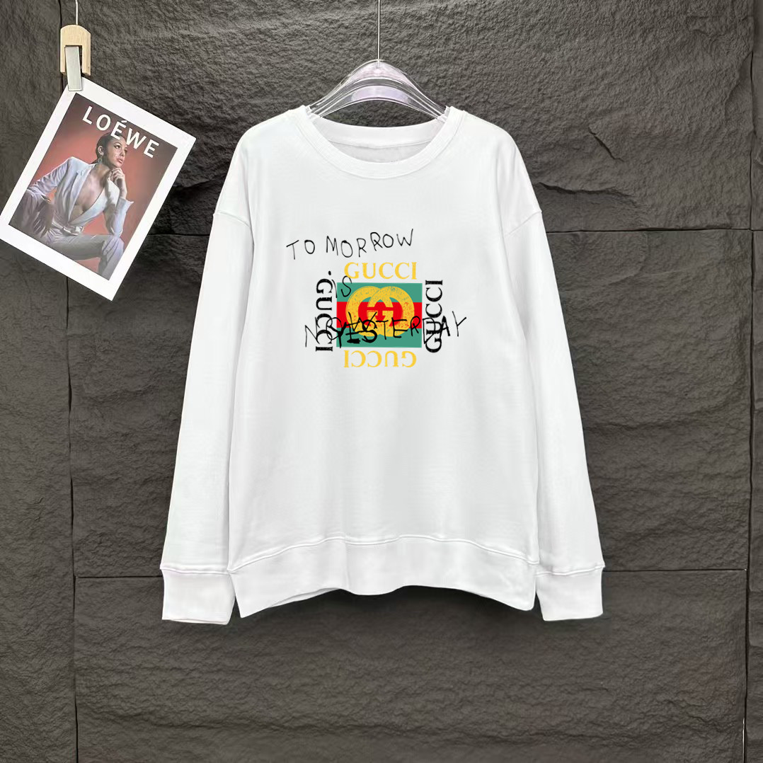 NO:128442,Guqi, new spring European counter style, top-quality original single fashion casual long-sleeved T-shirt sweatshirt. 25ss spring fashion internet celebrity trendy customization, selected imported high-density cotton fabrics, exquisite original logo creation, excellent comfort and breathability, excellent soft, wrinkle resistance and sagging. Whether it is single or inner wear, it is very handsome, which conforms to the practical dressing habits of men, pursues luxury, noble and elegant style, and creates extraordinary men's taste. The best choice for urban fashion men. Size M~XXXL,,hoodie, sweatshirts,tees, t-shirt, alexander wang19860909古奇 春季欧洲专柜新款 顶级原单时尚休闲长袖T恤卫衣. 25ss春季时尚网红潮人定制,精选进口高密度棉面料,精致原版logo打造,舒适性与透气性兼优,柔软抗皱弹性和垂性极佳,无论是单穿或是内搭都是帅气十足,吻合了男性实用穿衣习惯,追求奢华高贵优雅风范,打造不凡男士品味,都市时尚男尤首选.尺码M~XXXL,,hoodie,sweatshirts,tees，t-shirt,alexander wang,Men's clothing