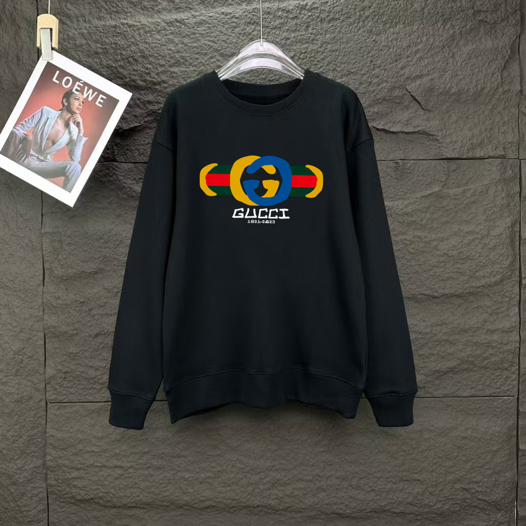 NO:128446,Guqi, new spring European counter style, top-quality original single fashion casual long-sleeved T-shirt sweatshirt. 25ss spring fashion internet celebrity fashion trendy customization, selected imported high-density cotton fabrics, exquisite original logo creation, excellent comfort and breathability, soft, wrinkle-resistant elasticity and drooping, whether it is single or inner wear, it is very handsome, matching men's practical dressing habits, pursuing luxury, noble and elegant style, creating extraordinary men's taste, urban fashion men's first choice. Size M~XXXL,,hoodie, sweatshirts,tees, t-shirt, alexander wang19860909古奇 春季欧洲专柜新款 顶级原单时尚休闲长袖T恤卫衣. 25ss春季时尚网红潮人定制,精选进口高密度棉面料,精致原版logo打造,舒适性与透气性兼优,柔软抗皱弹性和垂性极佳,无论是单穿或是内搭都是帅气十足,吻合了男性实用穿衣习惯,追求奢华高贵优雅风范,打造不凡男士品味,都市时尚男尤首选.尺码M~XXXL,,hoodie,sweatshirts,tees，t-shirt,alexander wang,Men's clothing