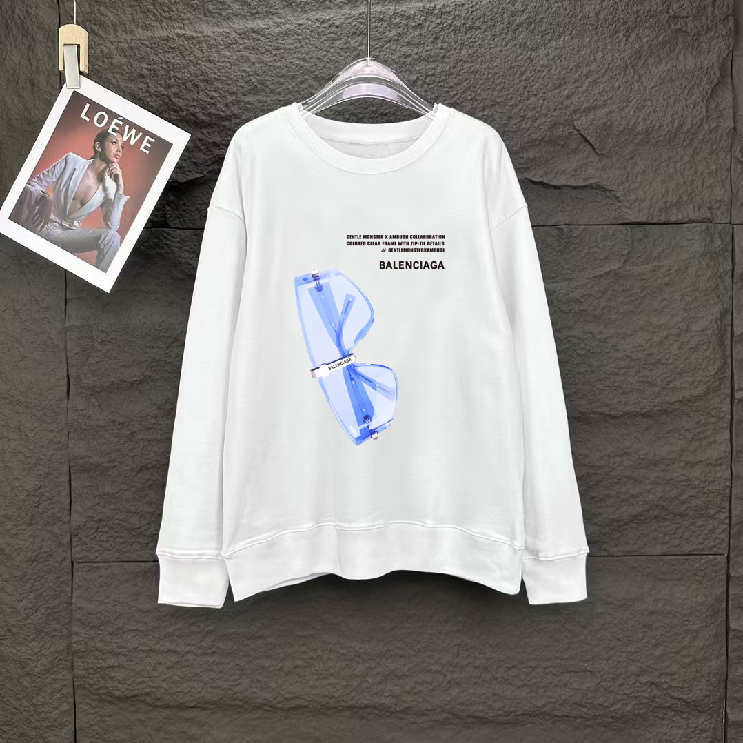 NO:128448,Balenciaga Spring European counter new style top-level original single fashion casual long-sleeved T-shirt sweatshirt. 25ss spring fashion internet celebrity fashion trendy customization, selected imported high-density cotton fabrics, exquisite original logo creation, excellent comfort and breathability, excellent soft, wrinkle resistance and sagging. Whether it is single or inner wear, it is very handsome, which conforms to the practical dressing habits of men, pursues luxury, noble and elegant style, and creates extraordinary men's taste. The best choice for urban fashion men. Size M~XXXL,,balenciaga,hoodie,sweatshirts,tees,t-shirt,alexander wang19860909巴黎世家 春季欧洲专柜新款 顶级原单时尚休闲长袖T恤卫衣. 25ss春季时尚网红潮人定制,精选进口高密度棉面料,精致原版logo打造,舒适性与透气性兼优,柔软抗皱弹性和垂性极佳,无论是单穿或是内搭都是帅气十足,吻合了男性实用穿衣习惯,追求奢华高贵优雅风范,打造不凡男士品味,都市时尚男尤首选.尺码M~XXXL,,balenciaga,hoodie,sweatshirts,tees，t-shirt,alexander wang,Men's clothing
