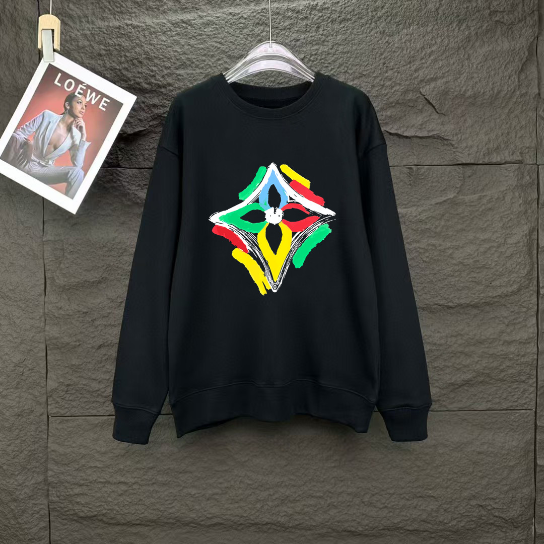 NO:128450,Louis Vuitton Spring European counter new style top-quality original single fashion casual long-sleeved T-shirt sweatshirt. 25ss Spring Fashion Internet celebrity trendy customization, selected imported high-density cotton fabrics, exquisite original logo creation, excellent comfort and breathability, excellent soft, wrinkle resistance and sagging. Whether it is single or inner wear, it is very handsome, which conforms to the practical dressing habits of men, pursues luxury, noble and elegant style, and creates extraordinary men's taste. The best choice for urban fashion men. Size M~XXXL,,louis vuitton,hoodie, sweatshirts,tees, t-shirt, alexander wang19860909路易威登 春季欧洲专柜新款 顶级原单时尚休闲长袖T恤卫衣. 25ss春季时尚网红潮人定制,精选进口高密度棉面料,精致原版logo打造,舒适性与透气性兼优,柔软抗皱弹性和垂性极佳,无论是单穿或是内搭都是帅气十足,吻合了男性实用穿衣习惯,追求奢华高贵优雅风范,打造不凡男士品味,都市时尚男尤首选.尺码M~XXXL,,louis vuitton,hoodie,sweatshirts,tees，t-shirt,alexander wang,Men's clothing