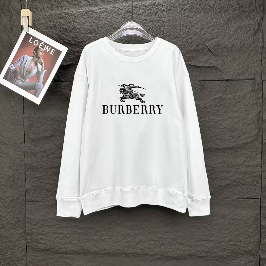 NO:128452,Burberry Spring European counter new style top-quality original single fashion casual long-sleeved T-shirt sweatshirt. 25ss spring fashion internet celebrity fashion trendy customization, selected imported high-density cotton fabrics, exquisite original logo creation, excellent comfort and breathability, excellent soft, wrinkle resistance and sagging. Whether it is single or inner wear, it is very handsome, matching men's practical dressing habits, pursuing luxury, noble and elegant style, creating extraordinary men's taste, urban fashion men's first choice. Size M~XXXL,,burberry,hoodie,sweatshirts,tees,t-shirt,alexander wang19860909巴宝莉 春季欧洲专柜新款 顶级原单时尚休闲长袖T恤卫衣. 25ss春季时尚网红潮人定制,精选进口高密度棉面料,精致原版logo打造,舒适性与透气性兼优,柔软抗皱弹性和垂性极佳,无论是单穿或是内搭都是帅气十足,吻合了男性实用穿衣习惯,追求奢华高贵优雅风范,打造不凡男士品味,都市时尚男尤首选.尺码M~XXXL,,burberry,hoodie,sweatshirts,tees，t-shirt,alexander wang,Men's clothing