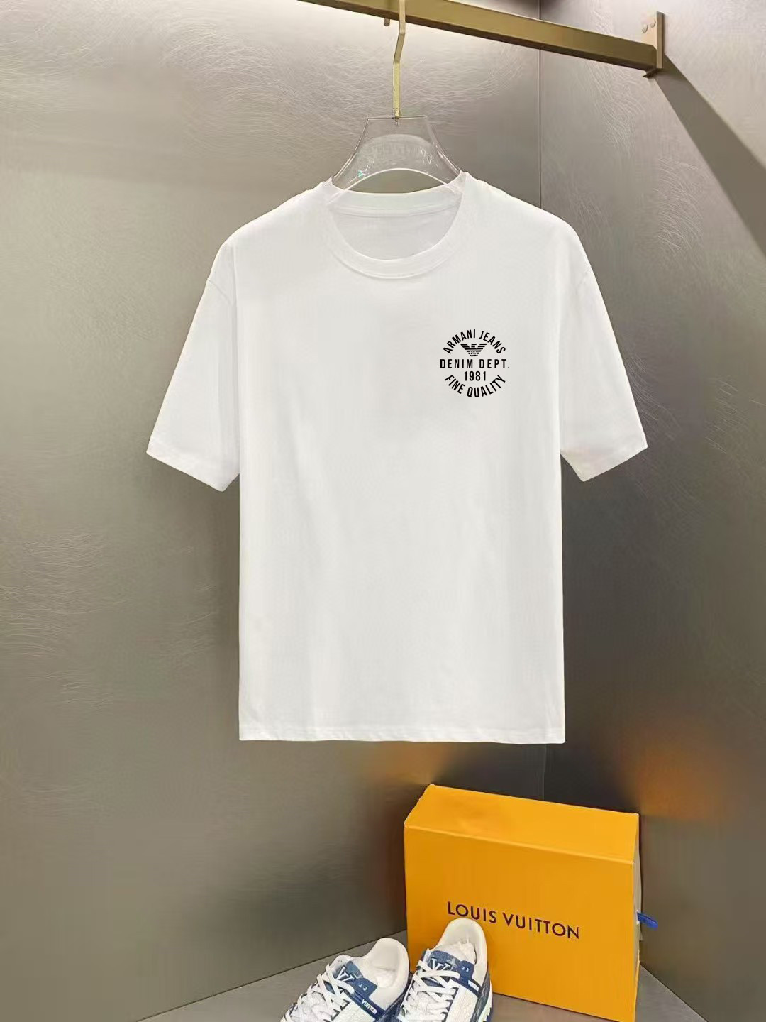 P75 Armani 2025 nueva colección de primavera, camiseta de cuello redondo de manga corta de última generación en mostrad…