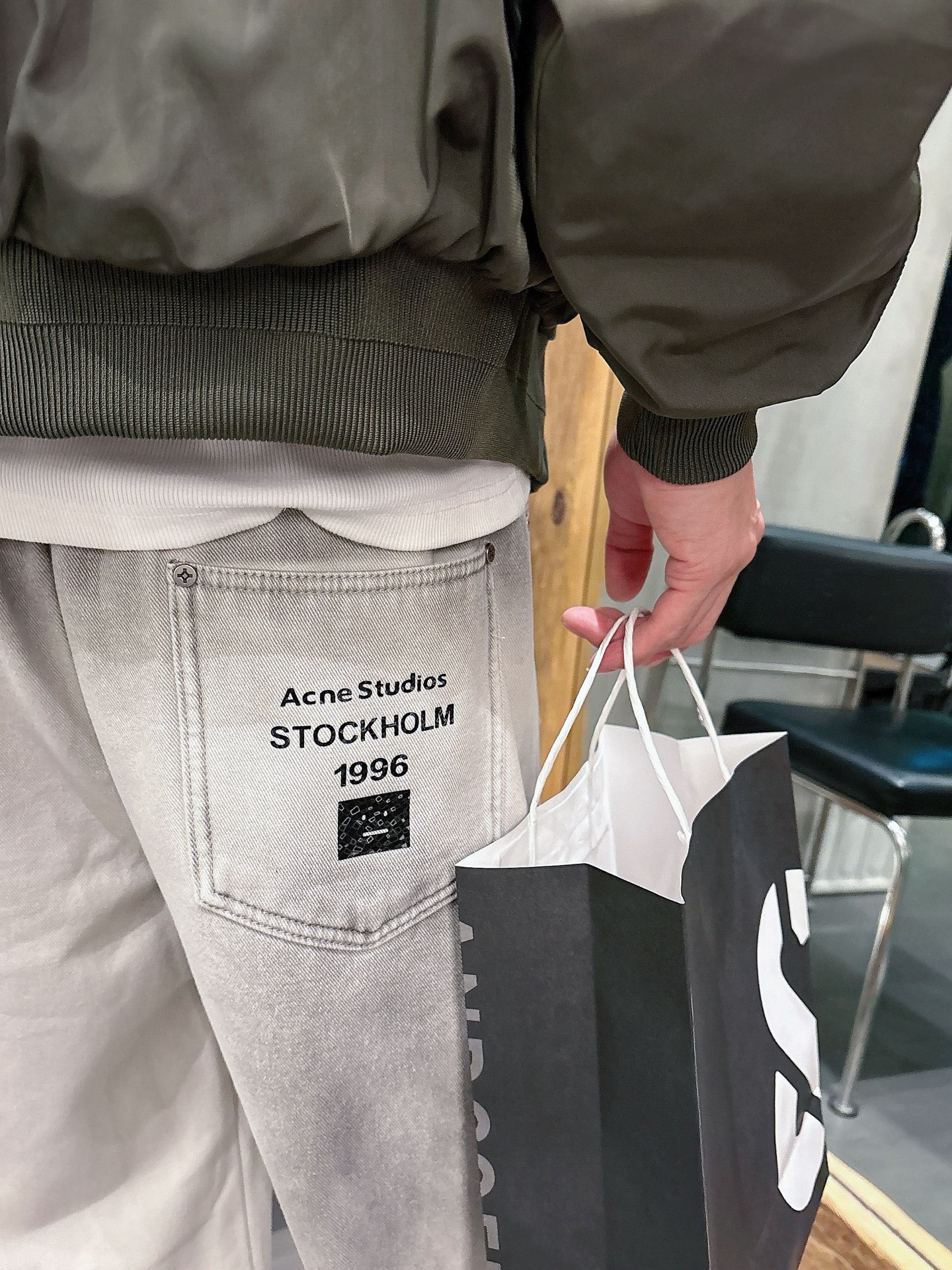 Acn🔥🔥冬季新款加绒直筒裤，采用进口优质斜纹棉水洗面料，整体采用水洗做旧设计工艺，面料柔软舒适！超级时