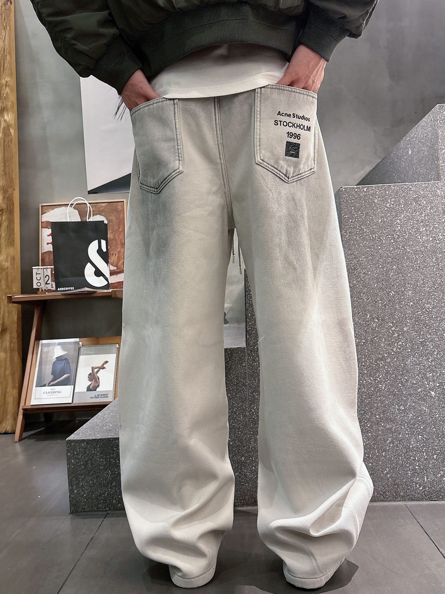 Acn🔥🔥冬季新款加绒直筒裤，采用进口优质斜纹棉水洗面料，整体采用水洗做旧设计工艺，面料柔软舒适！超级时