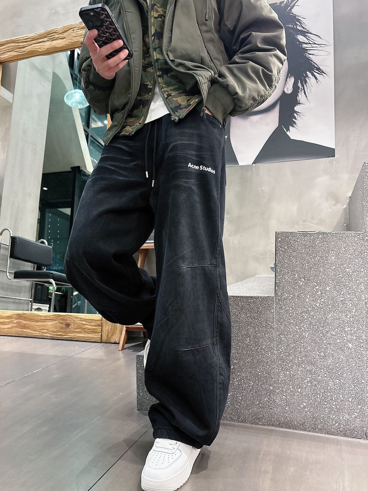 Acn🔥🔥冬季新款加绒直筒裤，采用进口优质斜纹棉水洗面料，整体采用水洗做旧设计工艺，面料柔软舒适！超级时