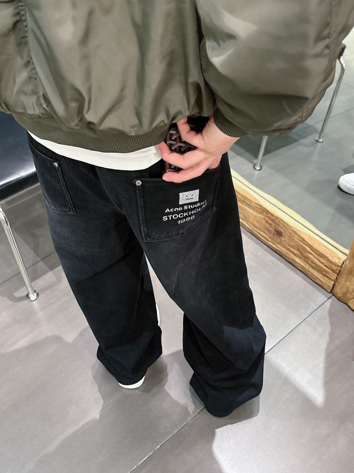 Acn🔥🔥冬季新款加绒直筒裤，采用进口优质斜纹棉水洗面料，整体采用水洗做旧设计工艺，面料柔软舒适！超级时