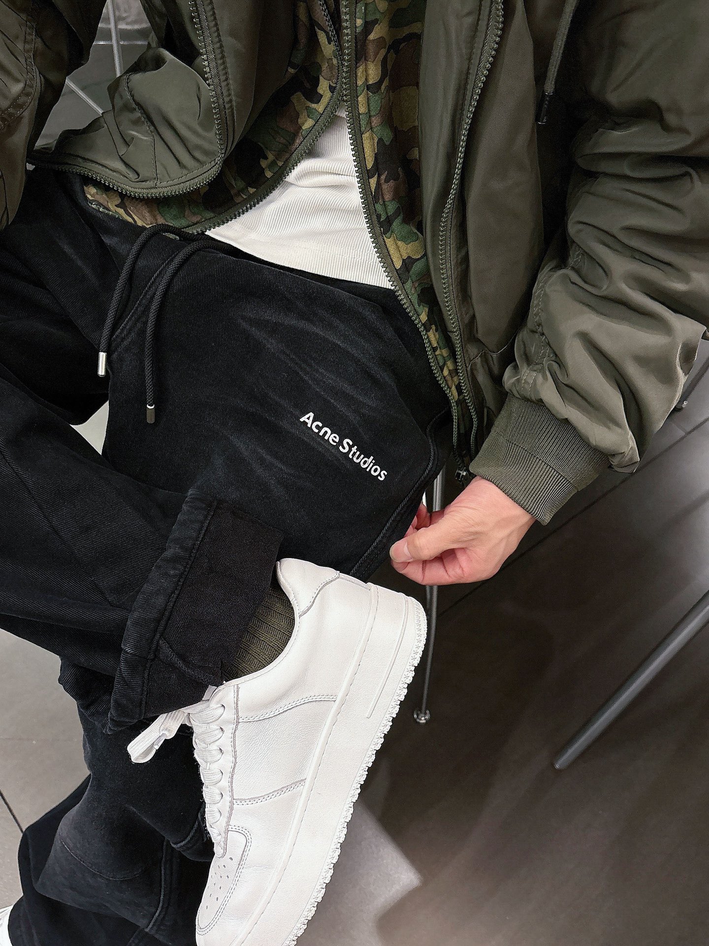 Acn🔥🔥冬季新款加绒直筒裤，采用进口优质斜纹棉水洗面料，整体采用水洗做旧设计工艺，面料柔软舒适！超级时