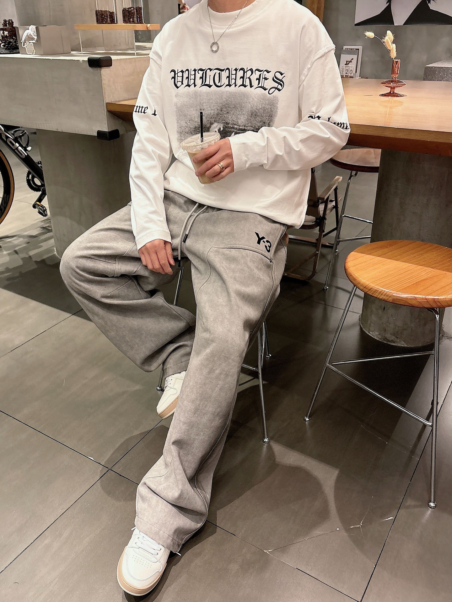 Y.3🔥🔥冬季新款加绒休闲裤，整款休闲裤非常高档，面料与版型都是极其精良的，着穿这种高档的裤装真的是很有