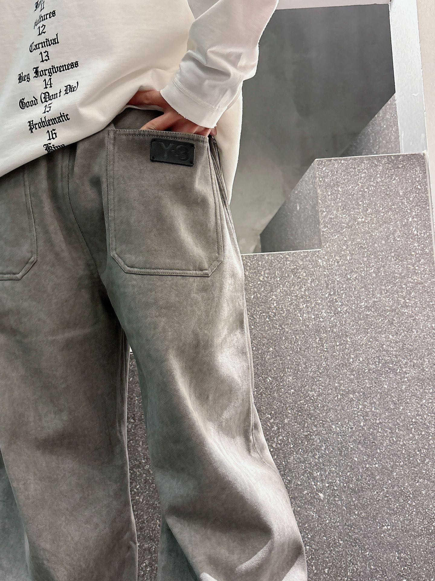 Y.3🔥🔥冬季新款加绒休闲裤，整款休闲裤非常高档，面料与版型都是极其精良的，着穿这种高档的裤装真的是很有