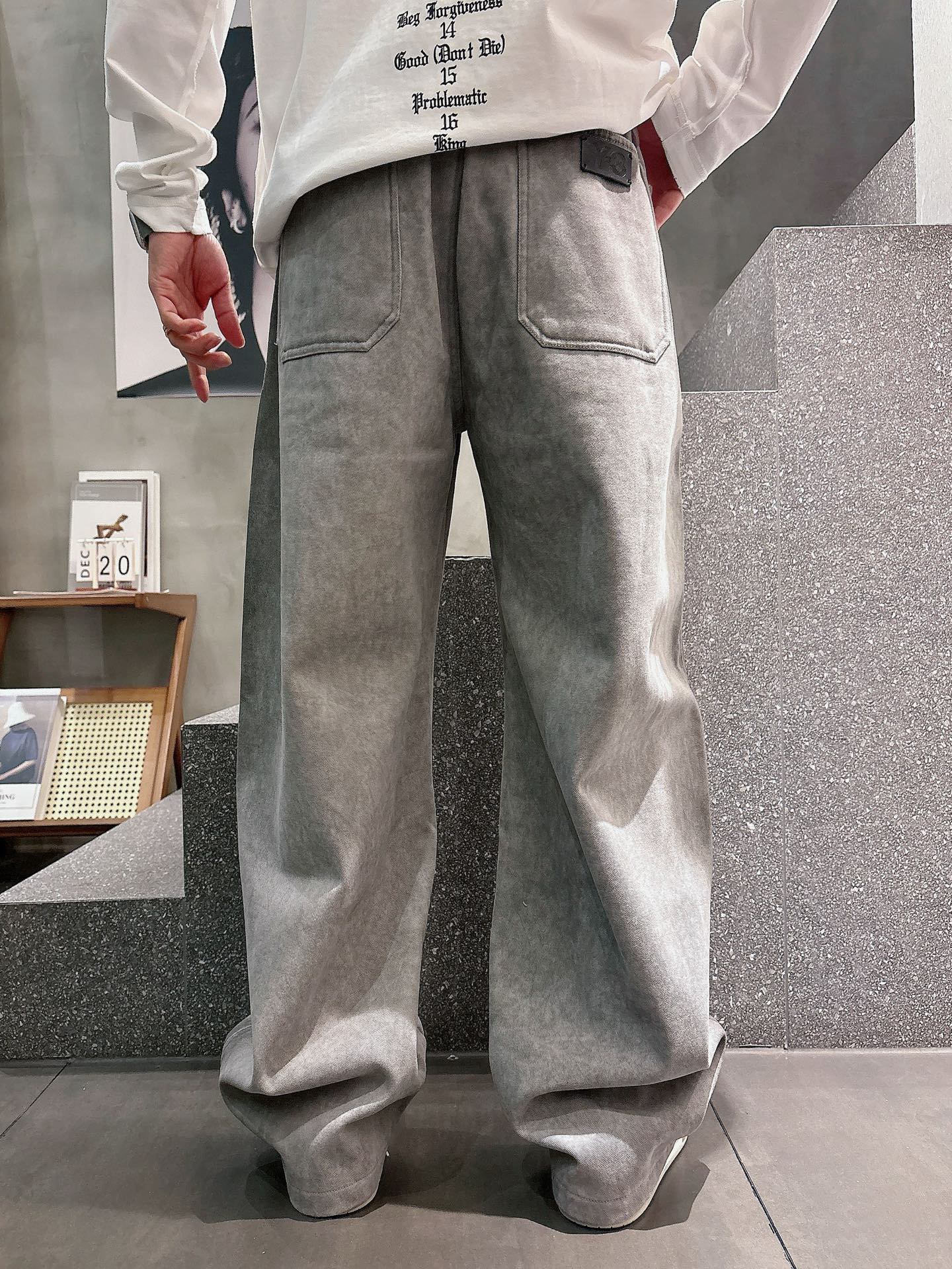 Y.3🔥🔥冬季新款加绒休闲裤，整款休闲裤非常高档，面料与版型都是极其精良的，着穿这种高档的裤装真的是很有