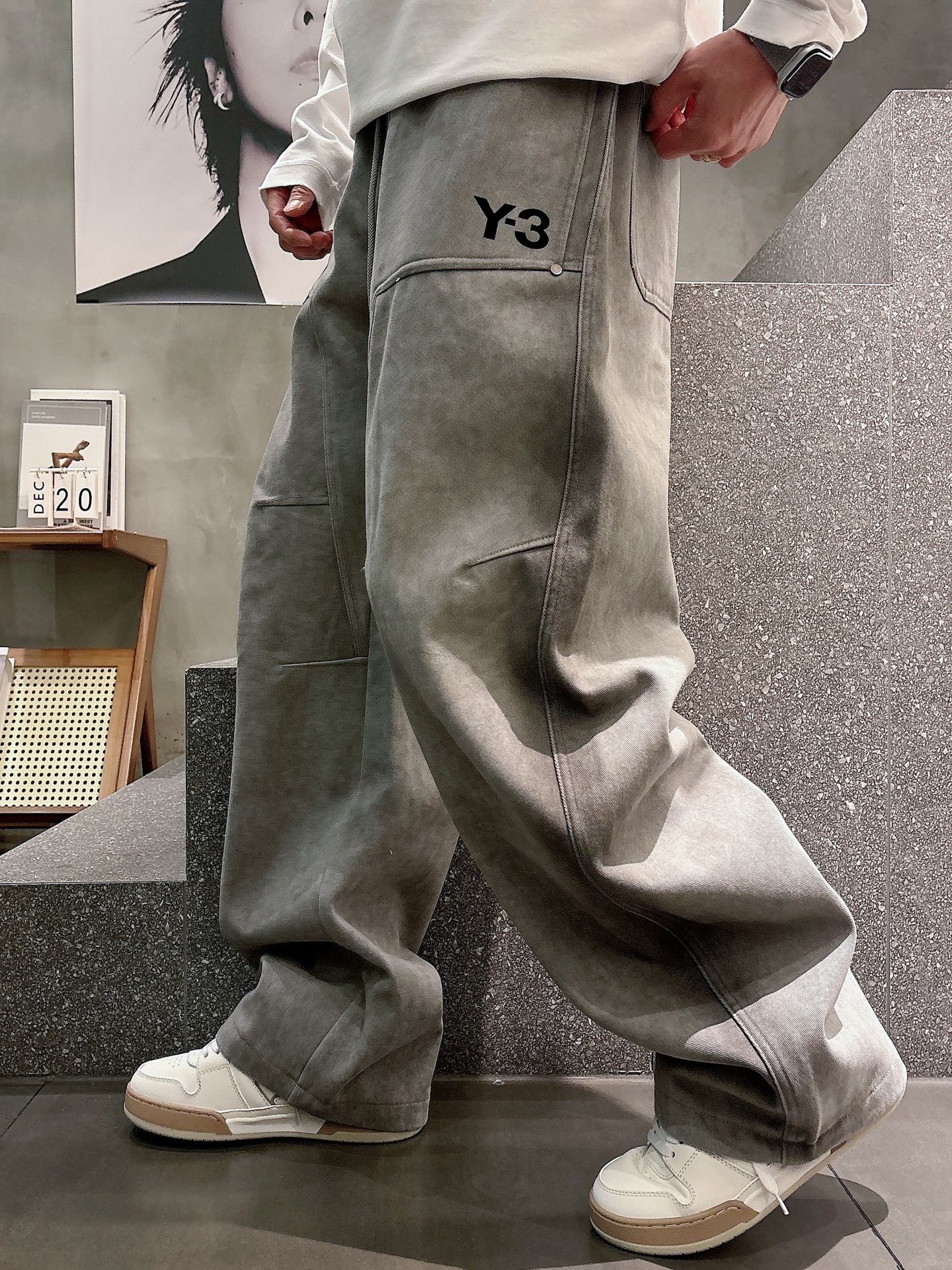 Y.3🔥🔥冬季新款加绒休闲裤，整款休闲裤非常高档，面料与版型都是极其精良的，着穿这种高档的裤装真的是很有