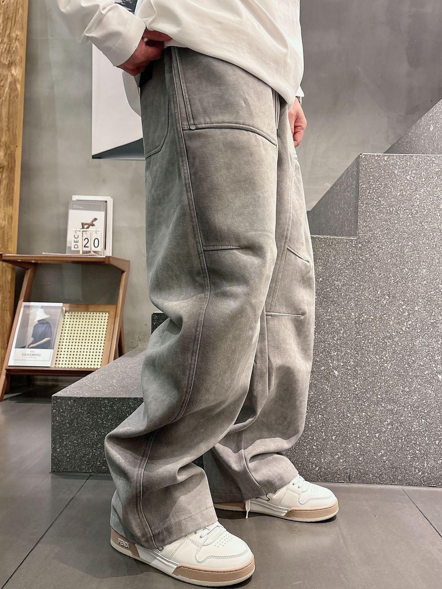 Y.3🔥🔥冬季新款加绒休闲裤，整款休闲裤非常高档，面料与版型都是极其精良的，着穿这种高档的裤装真的是很有