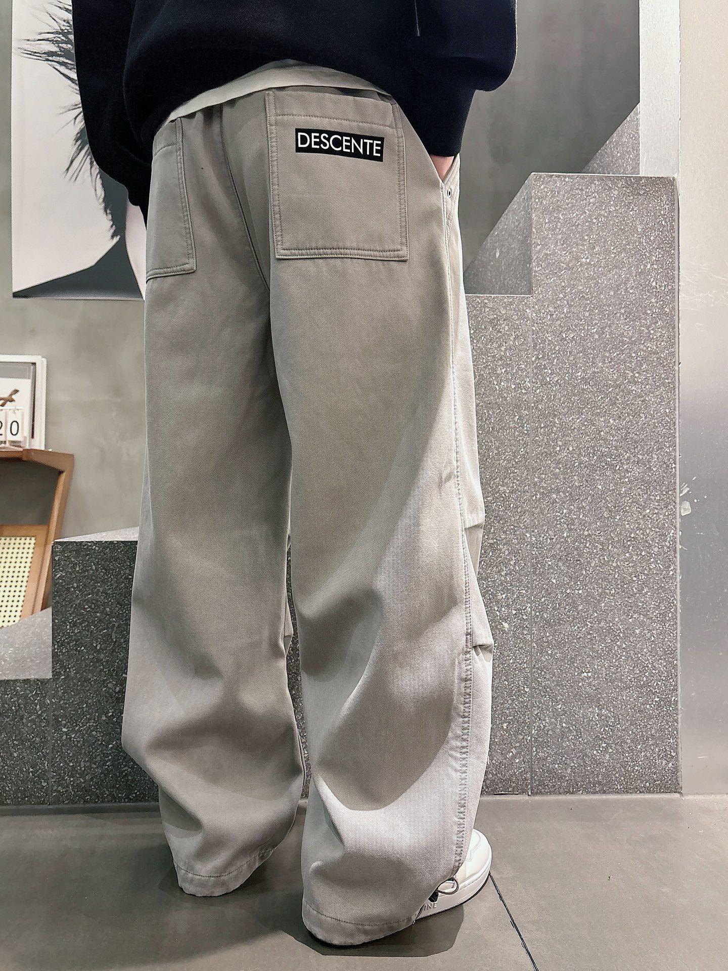 迪桑特🔥🔥新款加绒长裤，香港洋行渠道货，高级优质面料，绒面内里，细腻柔软程度非同一般。金属标识增添看点，