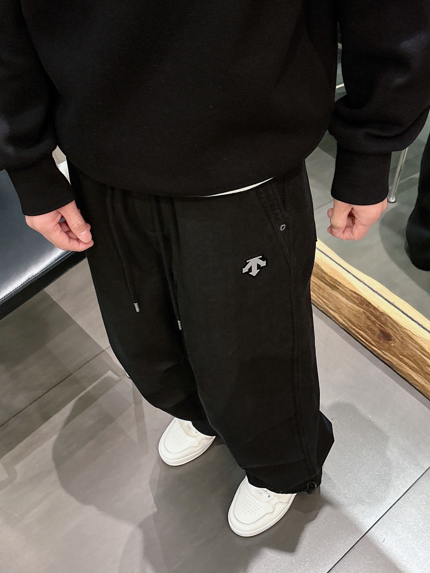 迪桑特🔥🔥新款加绒长裤，香港洋行渠道货，高级优质面料，绒面内里，细腻柔软程度非同一般。金属标识增添看点，