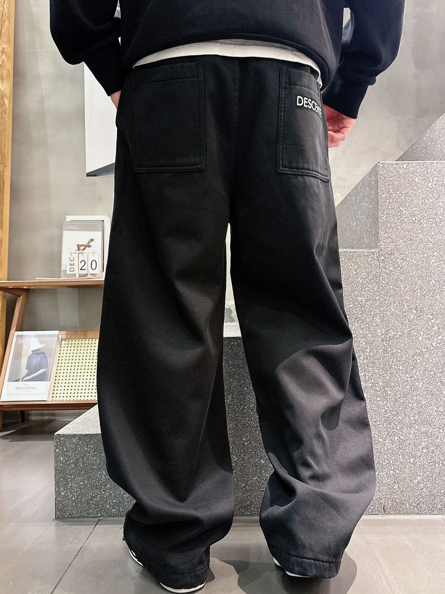 迪桑特🔥🔥新款加绒长裤，香港洋行渠道货，高级优质面料，绒面内里，细腻柔软程度非同一般。金属标识增添看点，